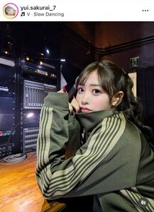 FRUITS ZIPPER・櫻井優衣、ジャージで萌え袖！微笑む姿に