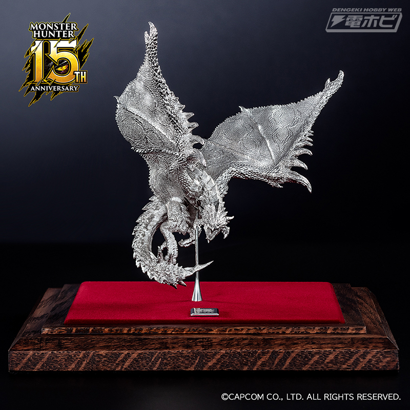 純金のレイアと純プラチナのレウスは2体セットでお値段1650万円