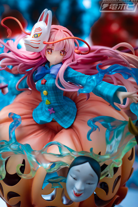 穴あきのバルーンスカートからのぞく生脚にドキドキ！『東方Project