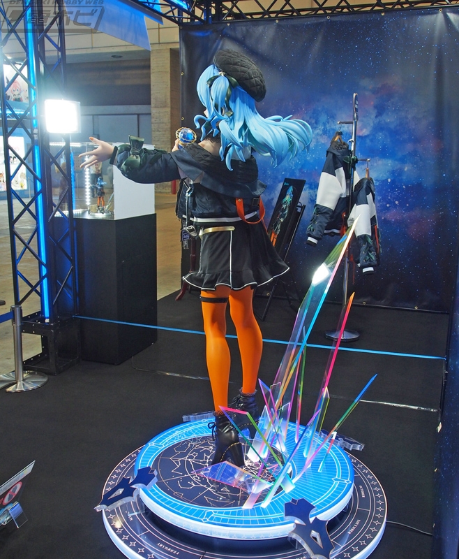デザインココブースでは「ホロライブ」星街すいせいさんの等身大