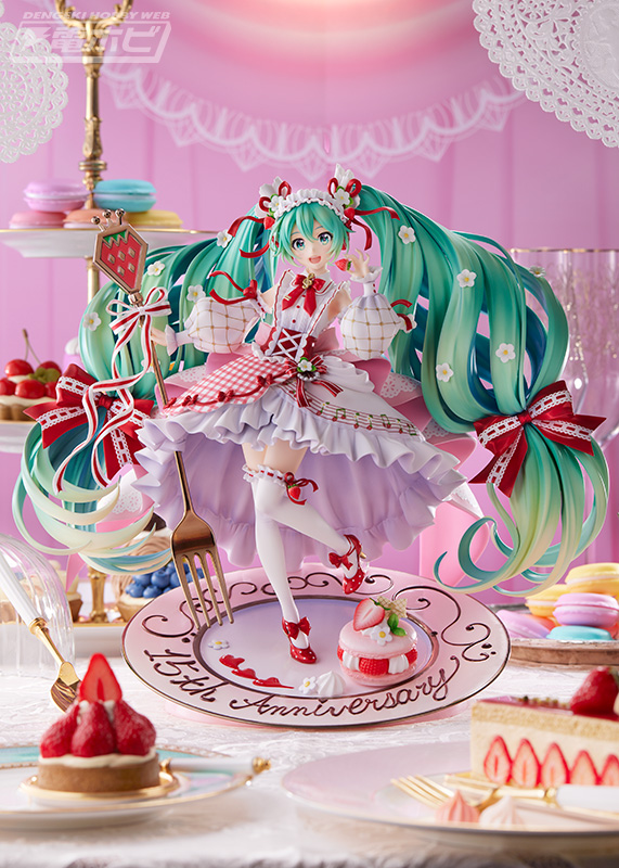 苺やフリルに彩られた豪華な衣装が可愛すぎる！森倉円氏描き下ろし