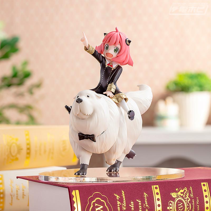 TVアニメ『SPY×FAMILY』から元気いっぱいのアーニャがボンドに乗った