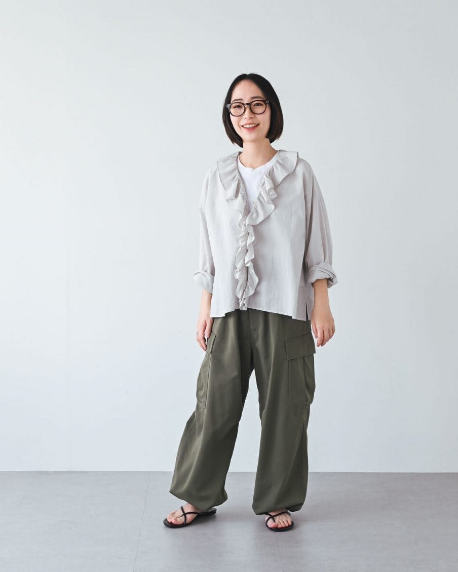 着用レビュー】オリジナルの「フリルブラウス」を4名のスタッフが着て