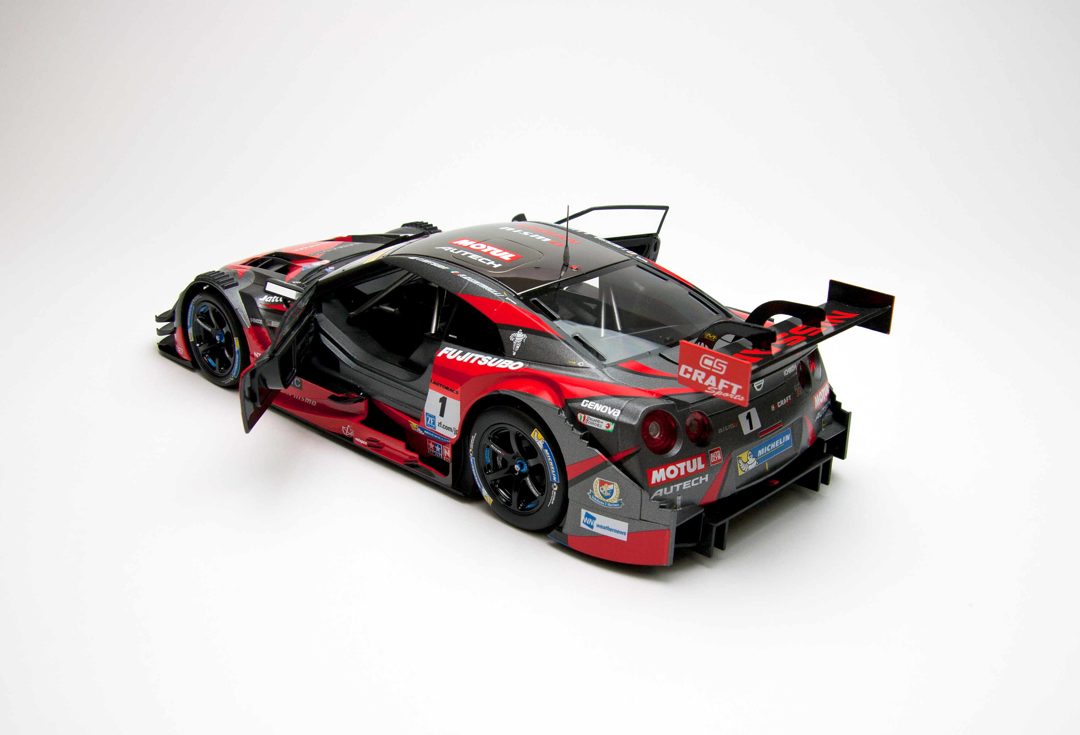 EBBRO 1/18 81041 MOTUL AUTECH GT-R SUPER GT500 2015 Champion Car