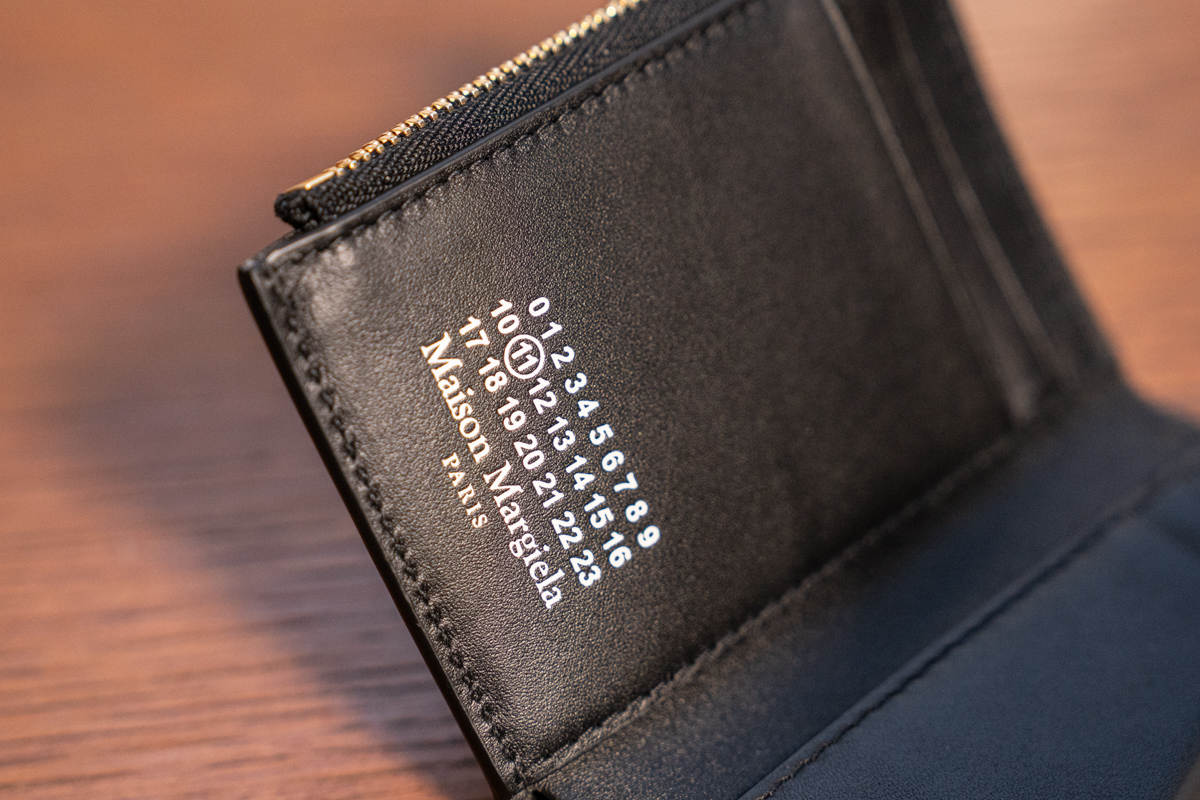 メゾンマルジェラのトリフォールド ウォレット 2022年秋冬モデル