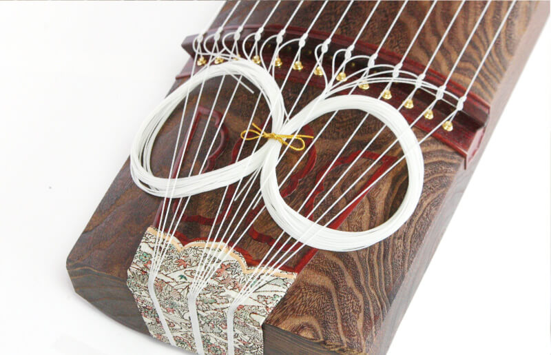 伝統的な筝 13弦 爪付き 伝統的な筝 13弦 爪付き