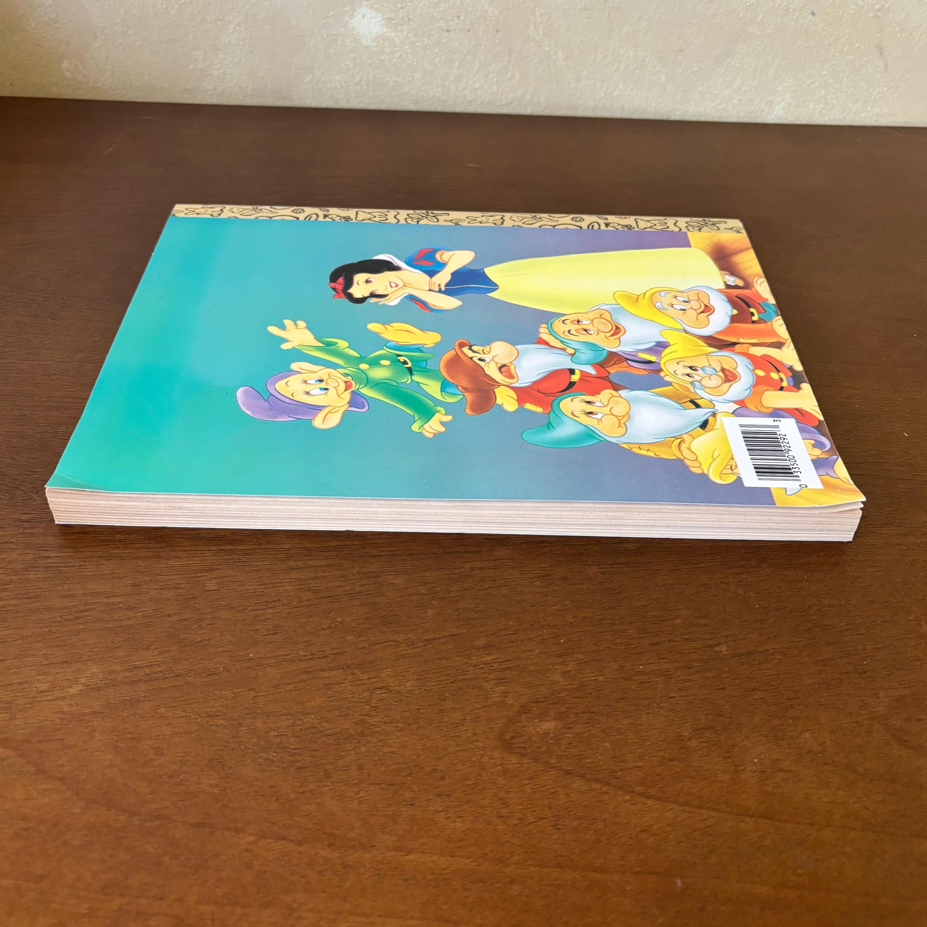 Walt Disney Snow White and the Seven Dwarfs Golden Super Jumbo