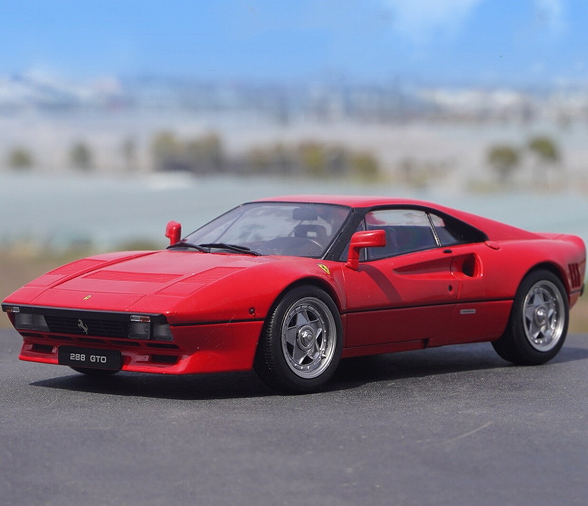 1/18 Scale Ferrari 288 GTO 1984 Red Diecast Doors cannot opened