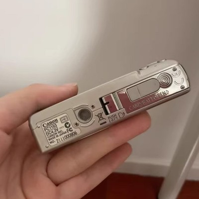 Canon IXY DIGITAL 70 Silver 6.0MP PowerShot Digital Camera W