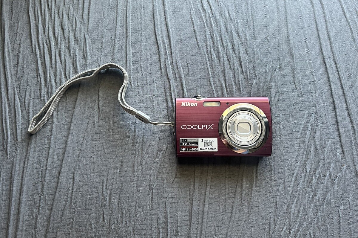 Nikon Coolpix s230 Digital Camera - y2k DigiCam maroon burgundy