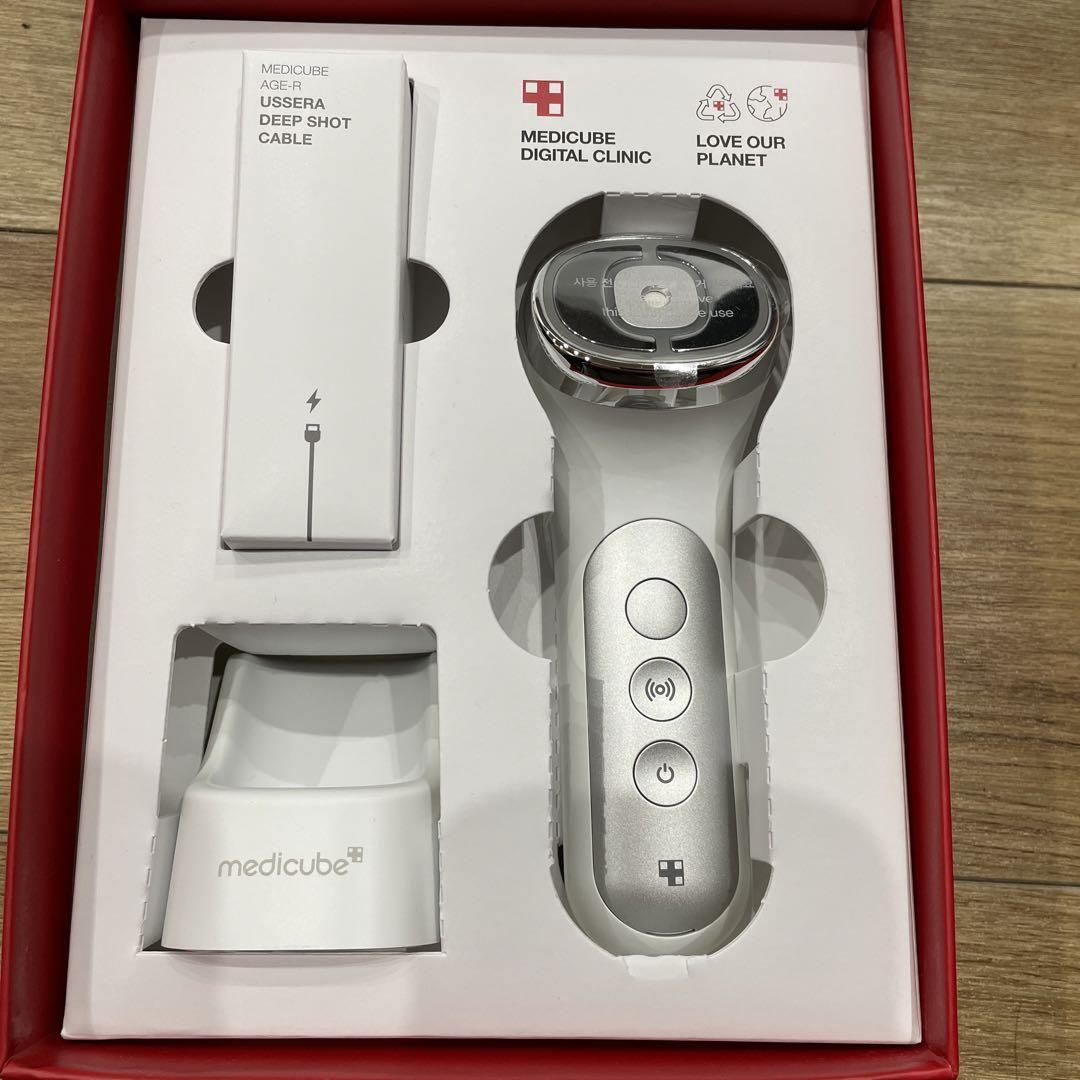 Medicube Age-R USSERA Deep Shot Skin Care Facial Treatment Device