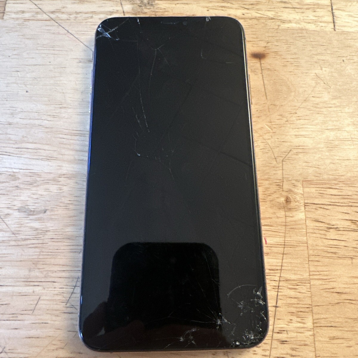 ジャンク品】iPhoneXS 256G 画面割れ SIMロック解除済 ジャンク品