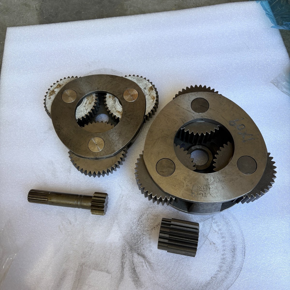 2043774 CARRIER ASSY 3094907 FITS HITACHI ZX110 ZX120 ZX130 ZX135