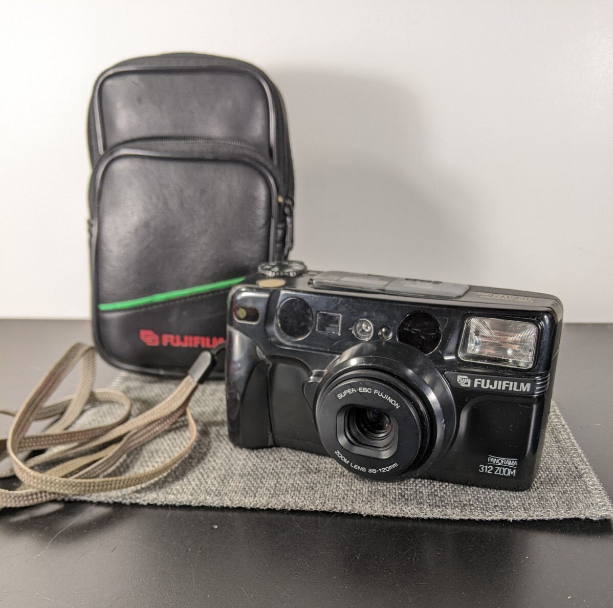 Fujifilm Discovery Panorama 312 Zoom Date 35mm Point Shoot Film