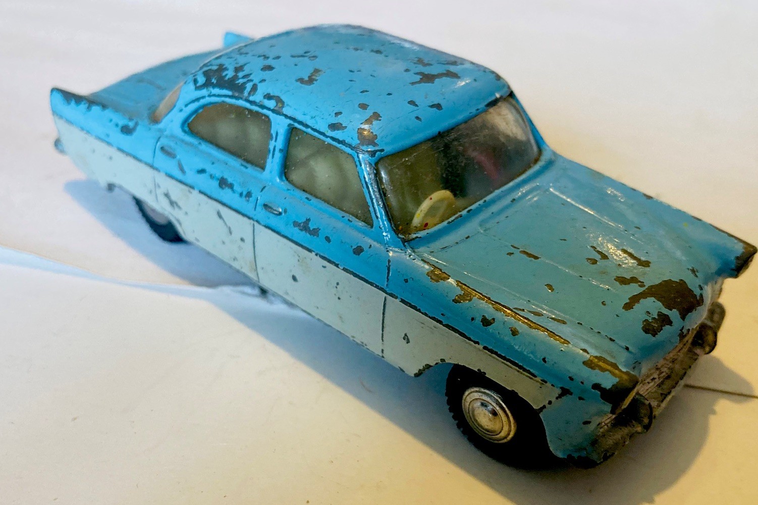 Spot-On 100sl, Ford Zodiac (with lights) - Free Price Guide & Review