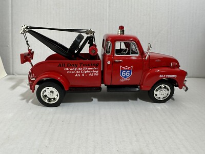 JADA SHOWROOM 1953 CHEVY WRECKER TOW TRUCK RED 1:24 DIECAST MODEL