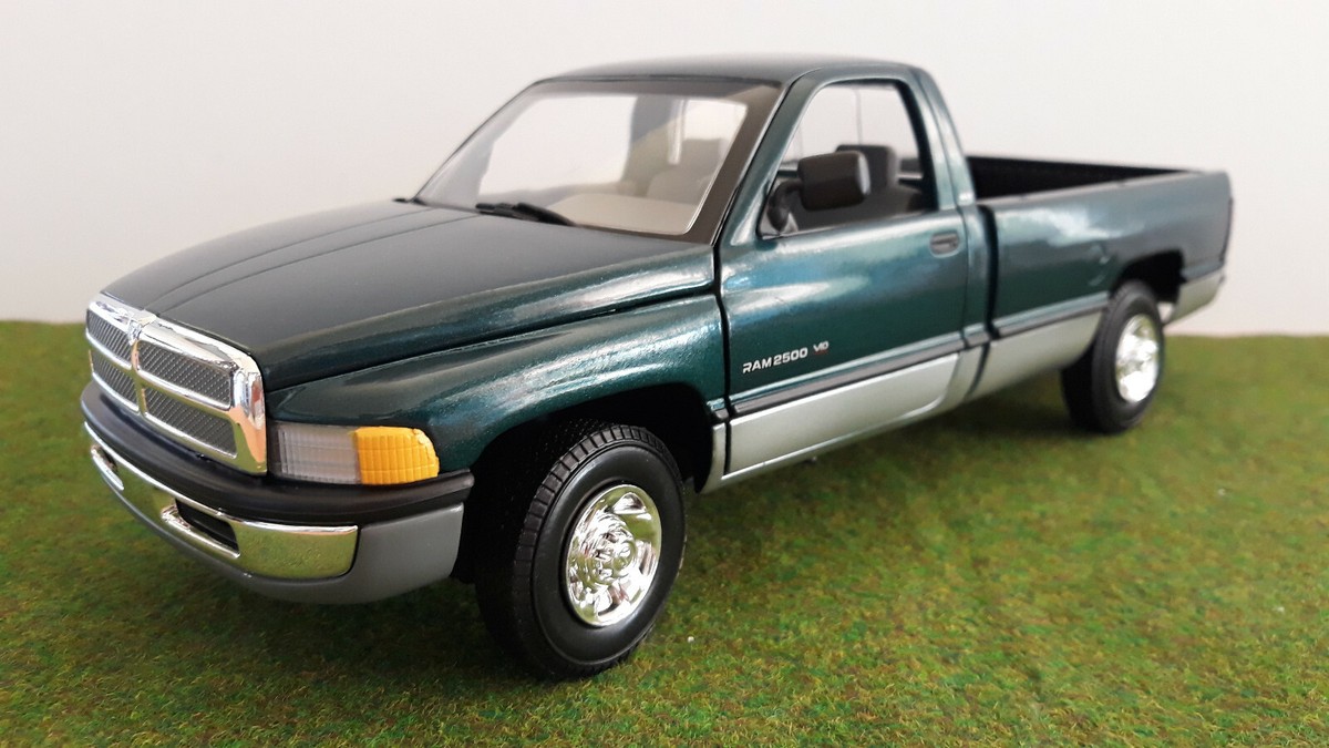 DODGE RAM 2500 SLT PICK UP 1/18 AMERICAN MUSCLE ERTL 7729 voiture