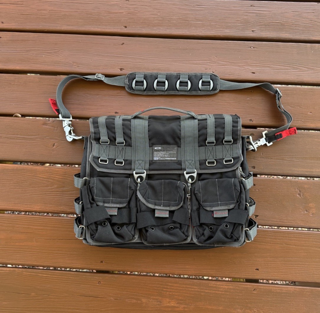 OAKLEY TACTICAL FIELD GEAR AP BAG SI Briefcase Laptop Messenger