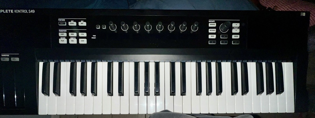 Native Instruments Komplete Kontrol S49 MK1 MIDI Keyboard