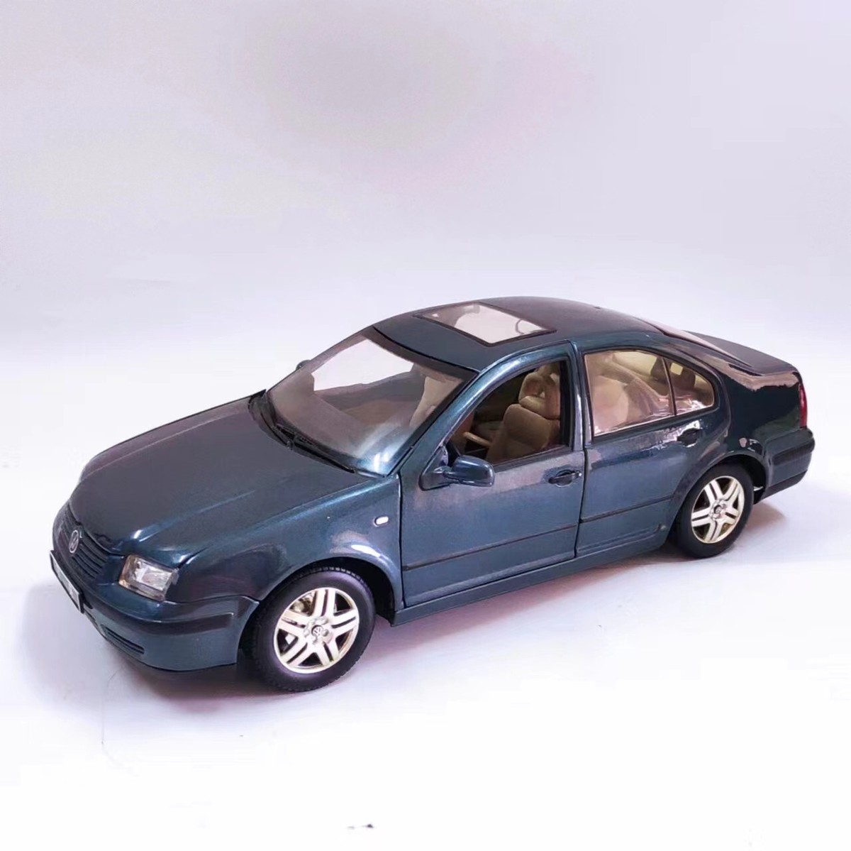 1/18 Volkswagen Bora / Jetta China 2001 FAW VW Dealer Discontinued