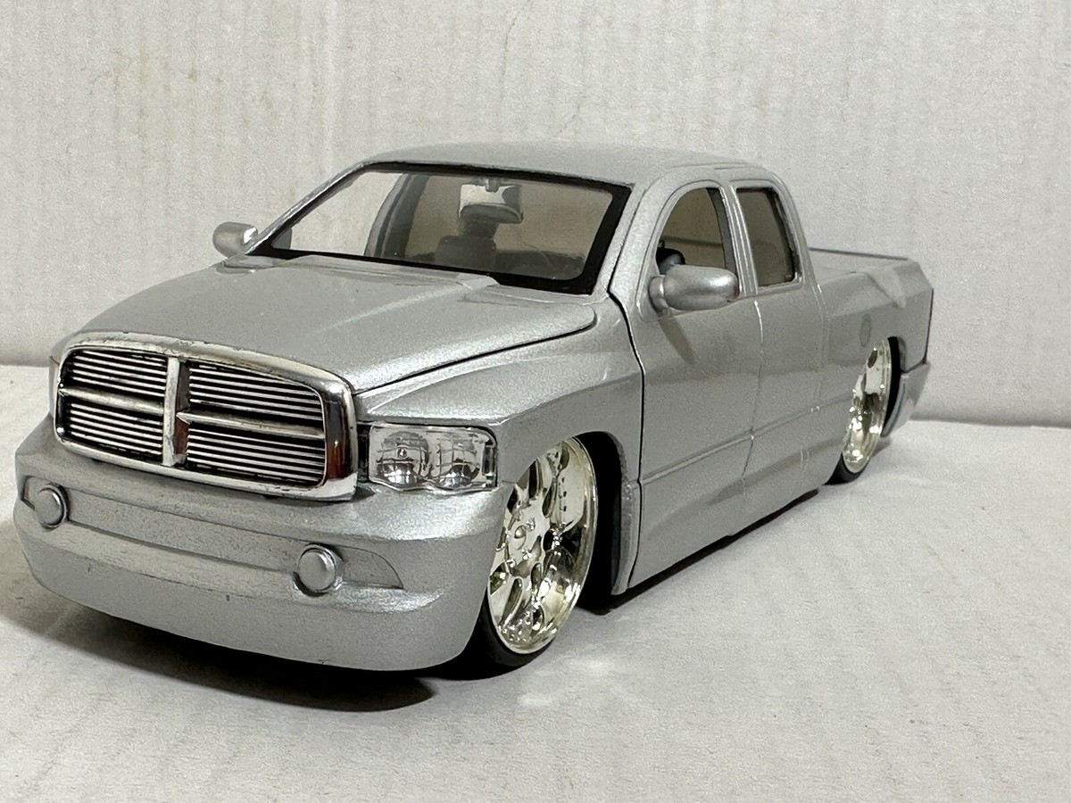 JADA DUB CITY 2003 DODGE RAM 1500 SILVER 1:24 DIECAST MODEL NEW NO