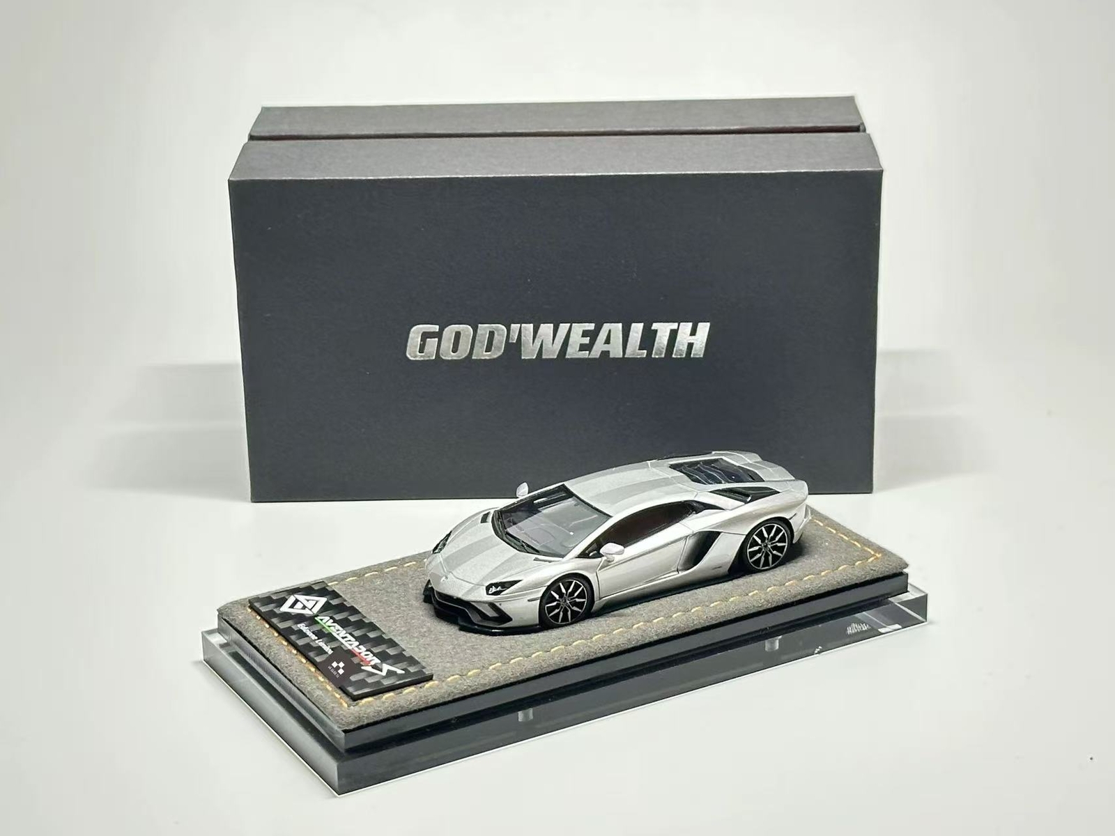 God'Wealth GW 1:64 Silver Lamborghini Aventador S LP740-4 Resin
