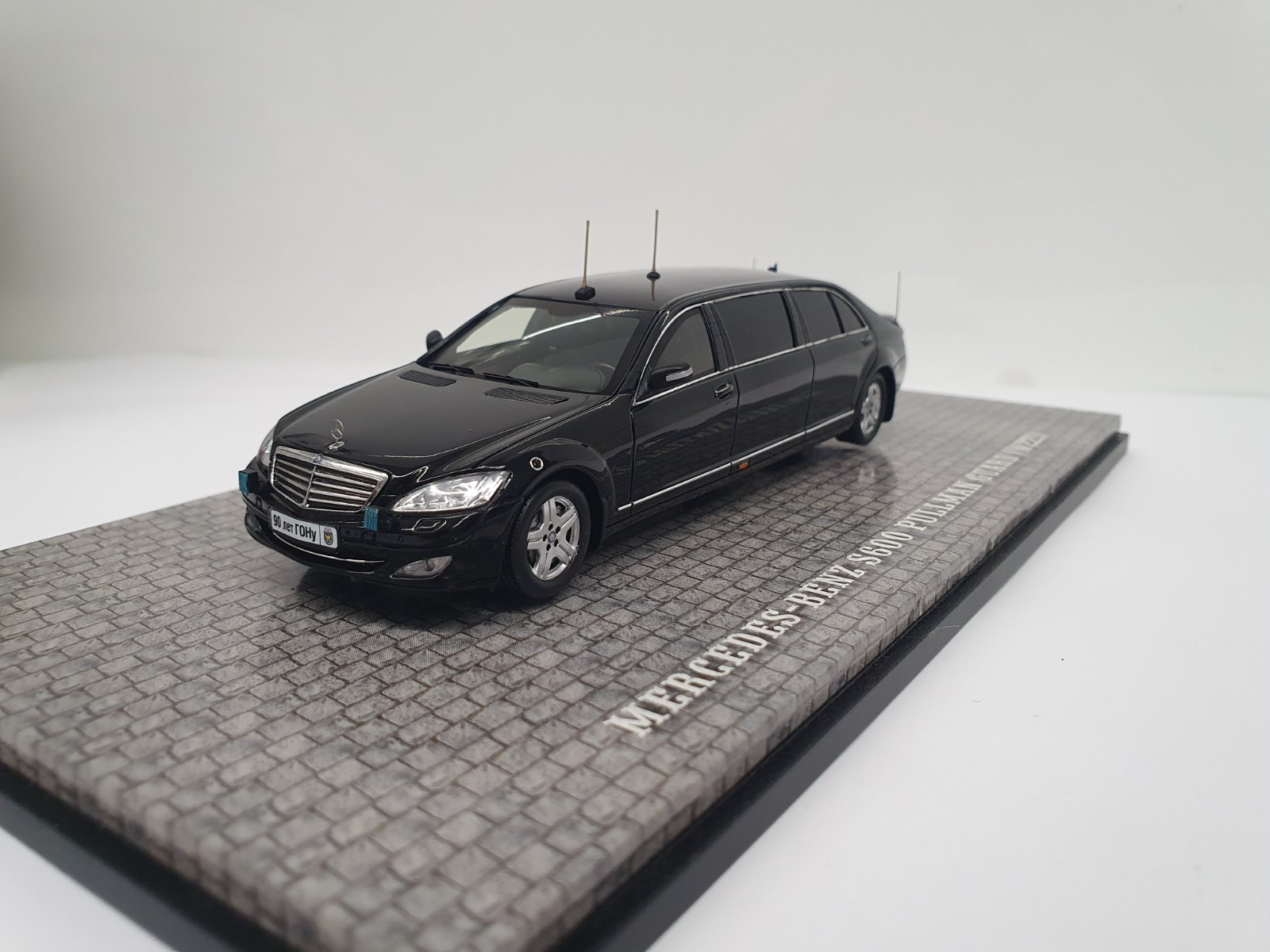 1/43 MEGA RARE MERCEDES-BENZ S600 PULLMAN GUARD W221 MEDVEDEV DIP