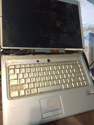 Buy Dell Inspiron 1525 15.4in. (320GB, Intel Core 2 Duo, 2GHz, 3GB