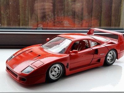 Burago 1987 Ferrari F40 - Red - Diecast - 1:18 Scale Model Car