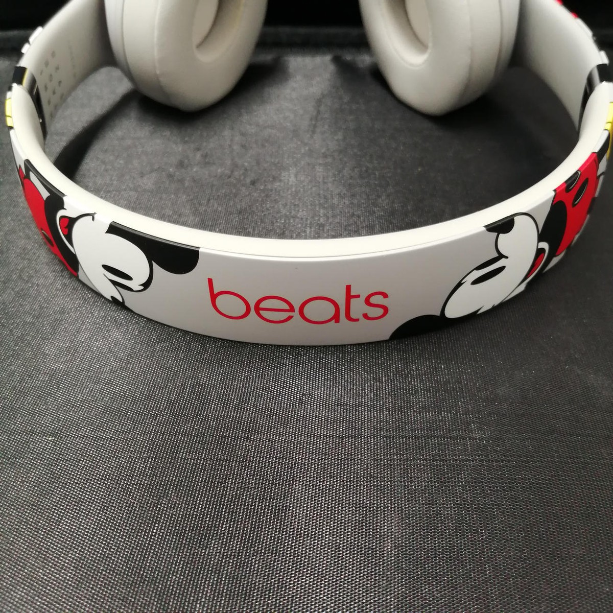 Disney Mickey Mouse Beats Solo3 Wireless 90th Anniversary Edition