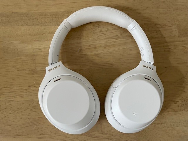 SONY WH-1000XM4 Silent White Limited Wireless Noise Canceling