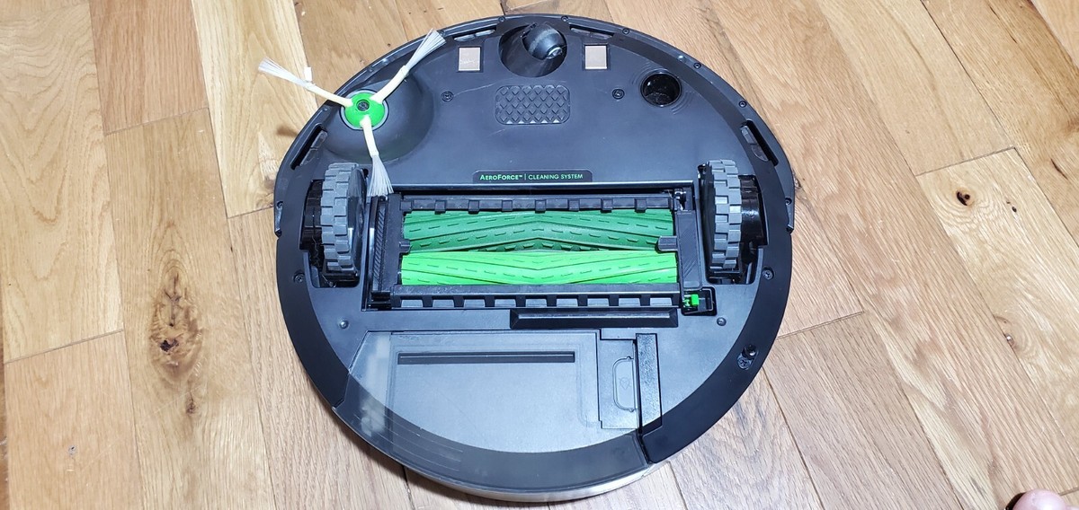 iRobot Roomba i3 RVD-Y1 Wi-Fi Connected Robot Vacuum. FOR PARTS
