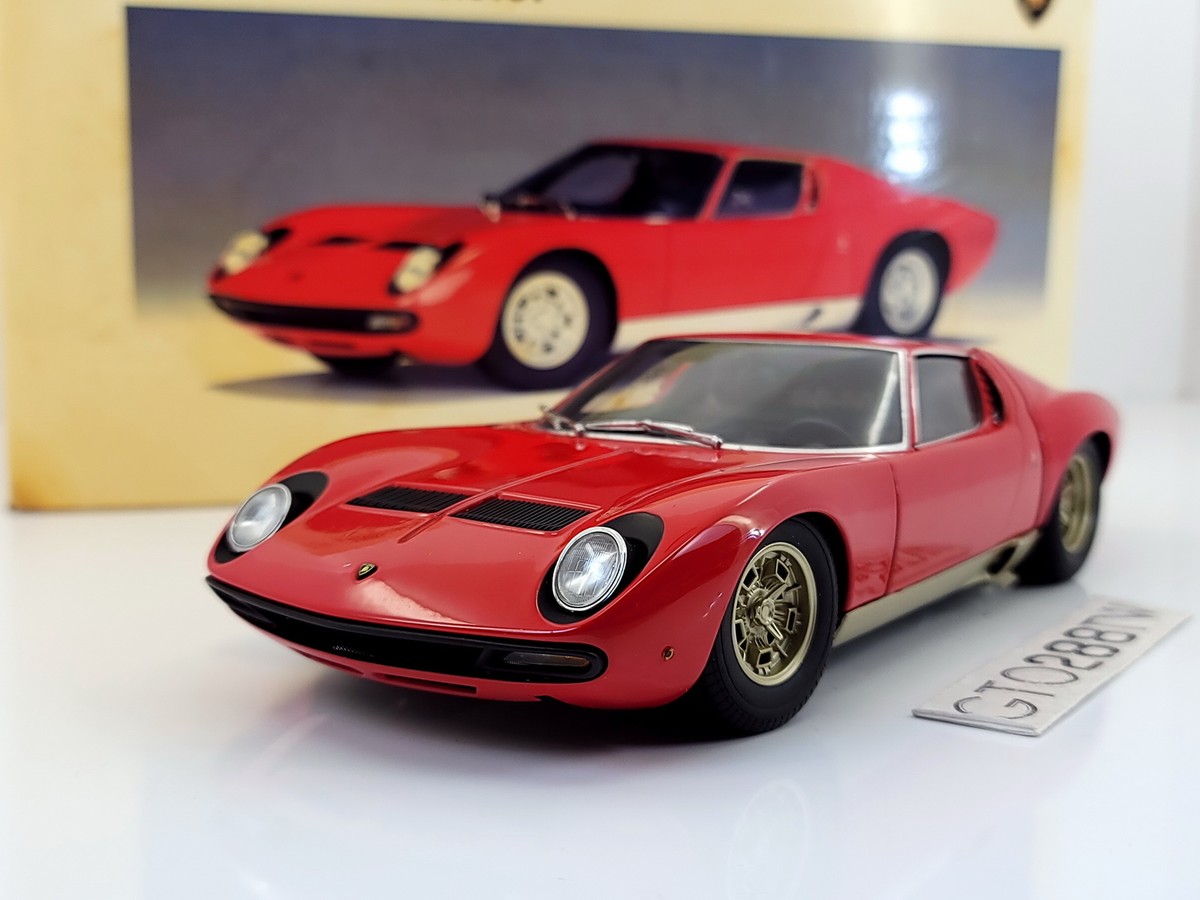 AUTOart 1:18 scale Lamborghini Miura P400 SV Red/Gold Side Skirts