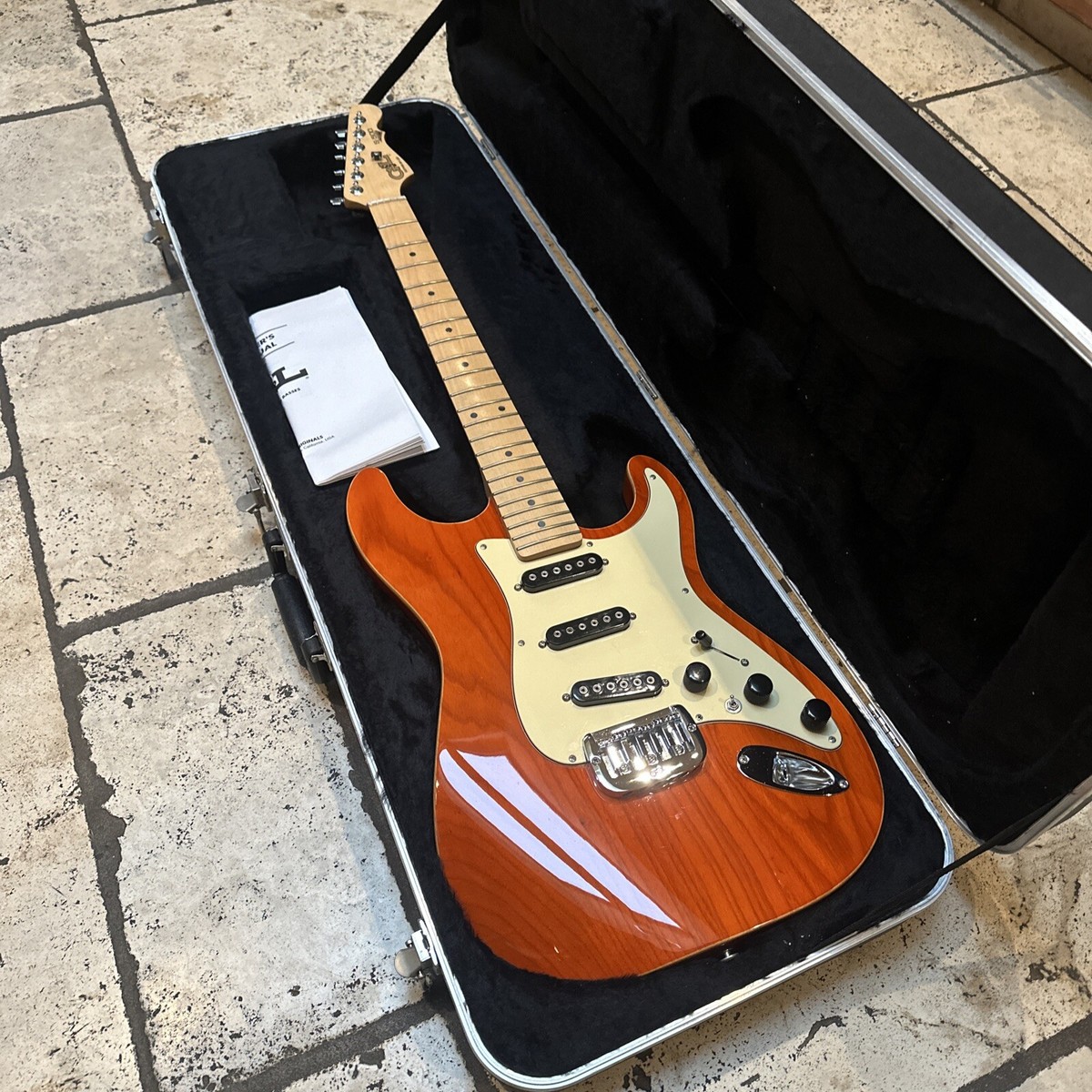 G&L USA S-500 Guitar With Hard Case - Cherry Burst - Mint