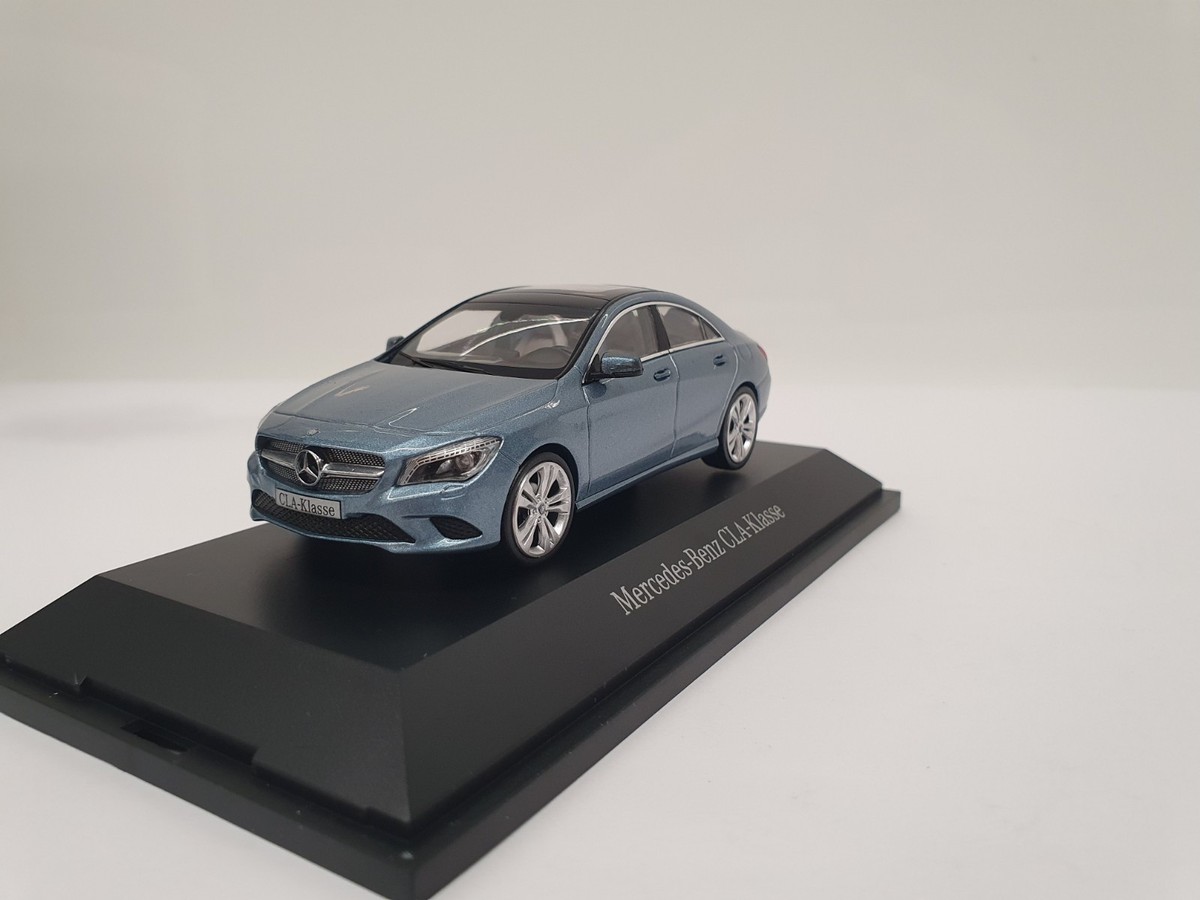 Mercedes-Benz C-Klasse Notarzt 限定999台 Mercedes-Benz C-Klasse