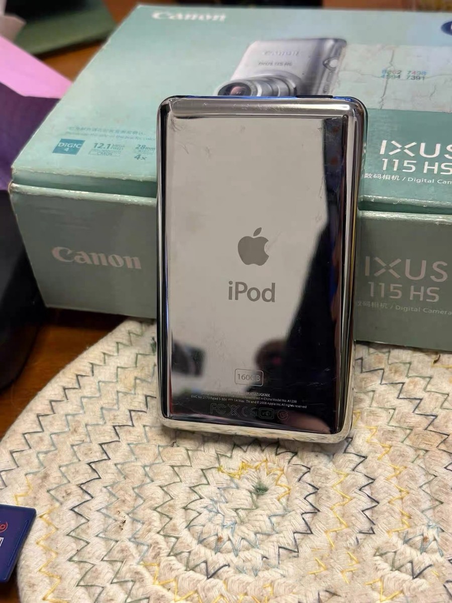 NEW Apple iPod Classic Seventh Generation 160GB Silver - Perfect