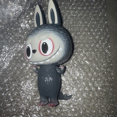 Popmart The Monsters Large Grey With Glitter Wing Zimomo Kasing