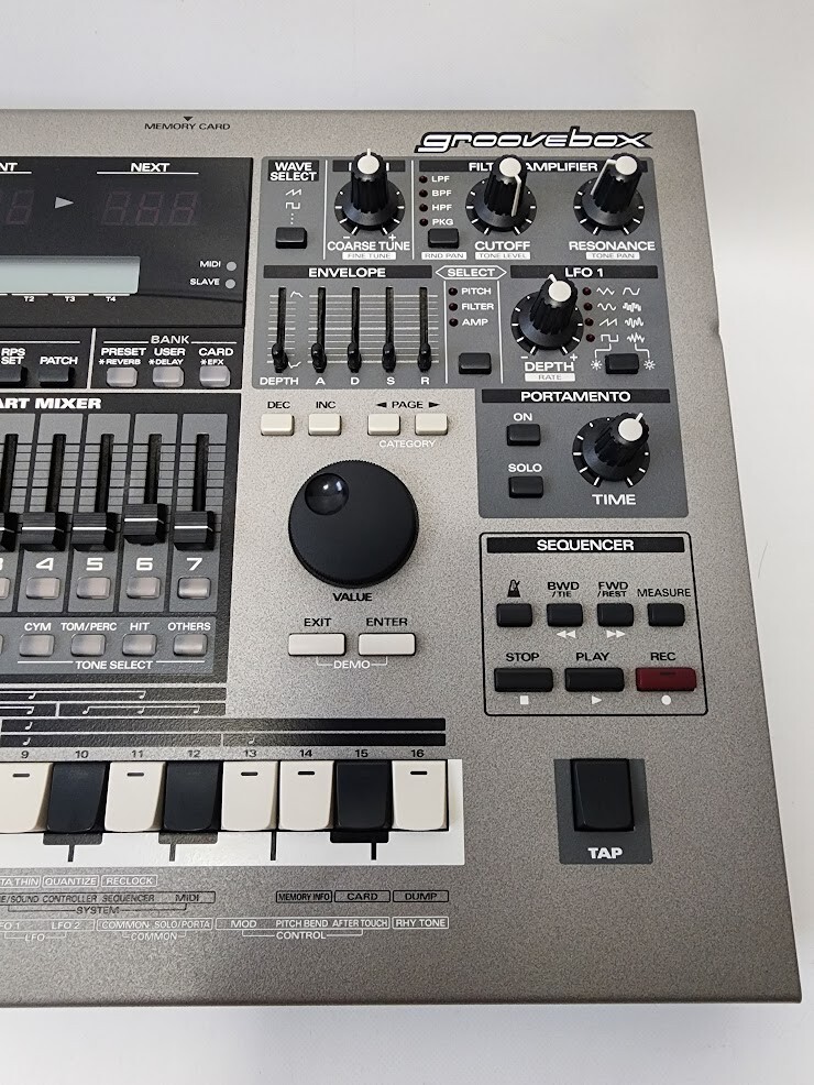 Roland MC-505 Groovebox Rhythm Machine Sequencer Mixer Music