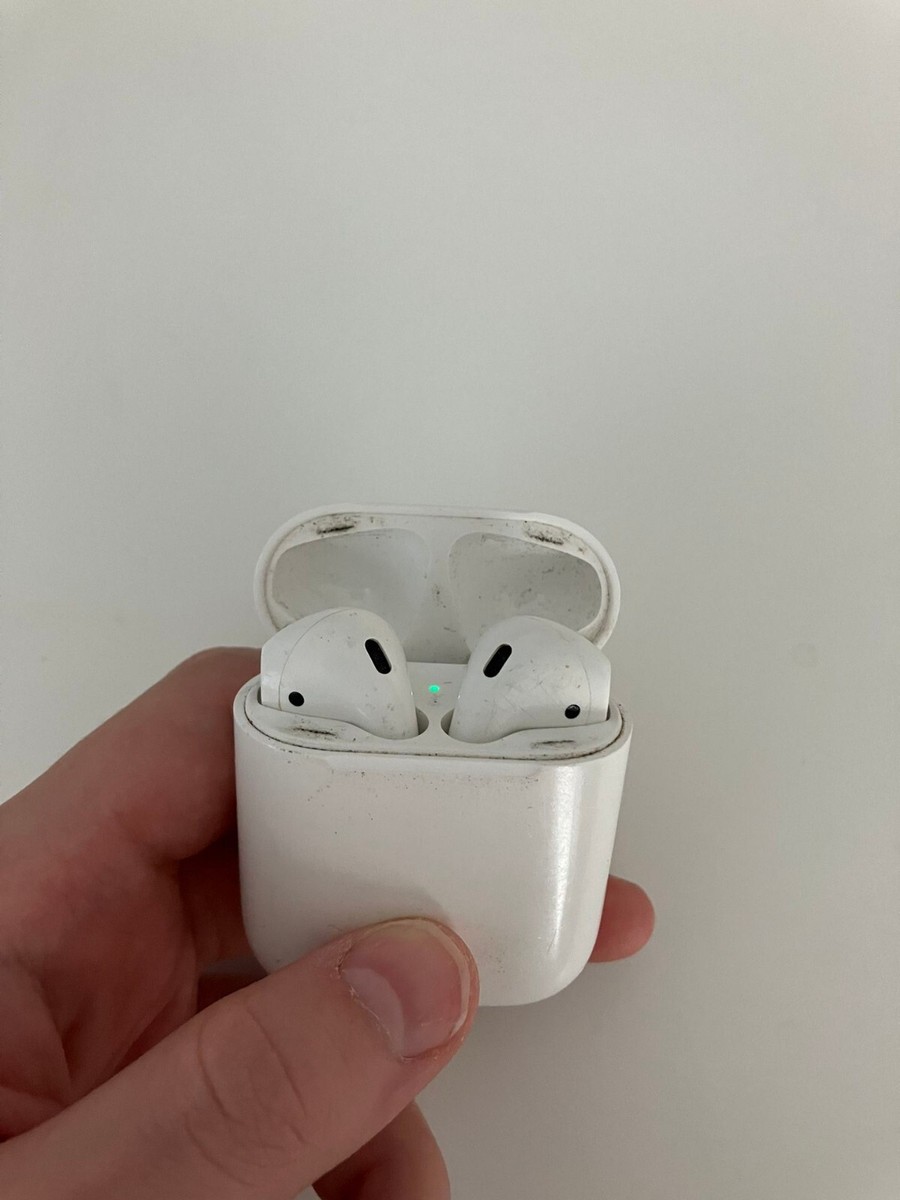 Apple AirPods 1st Generation In-Ear Headsets with Charging Case
