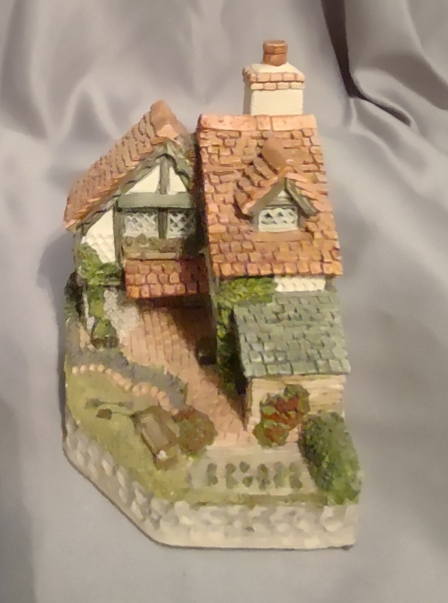 David Winter Cottages - Gardener's Cottage 1994 Collectors Guild