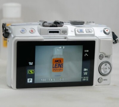 Olympus Pen E-PL6 mirrorless digital camera w. 14-42 lens / Flash