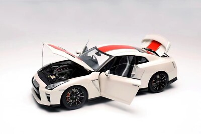 1/18 MotorHelix Nissan GT= R R35 50th Anniversary Edition in White