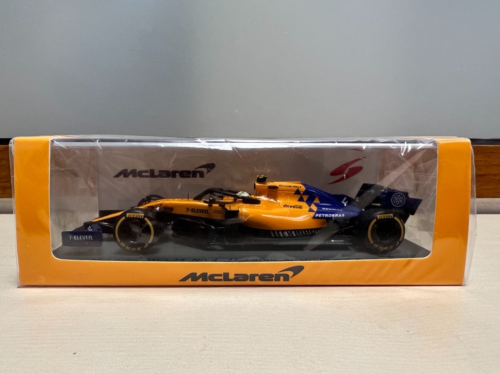 McLaren MCL34 Lando Norris サイン入りボード付き McLaren MCL34