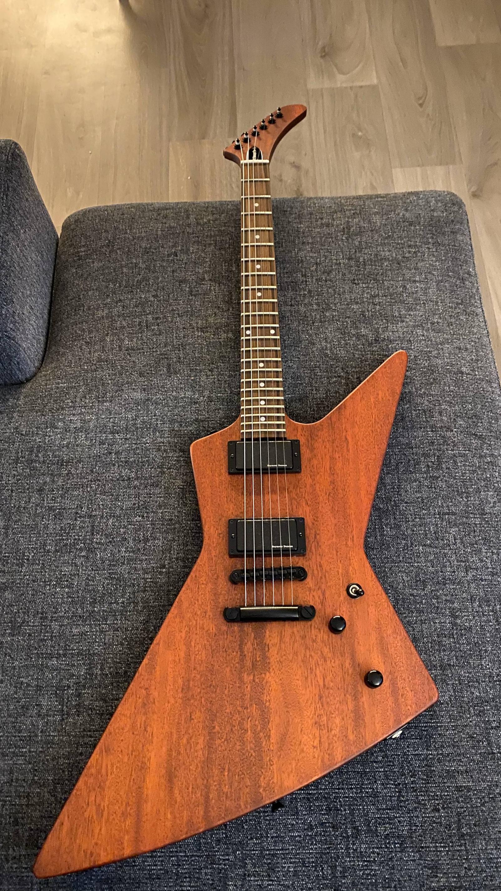 餅*ボ様 EDWARDS エクスプローラー 木の素材 Edwards,エレキギター