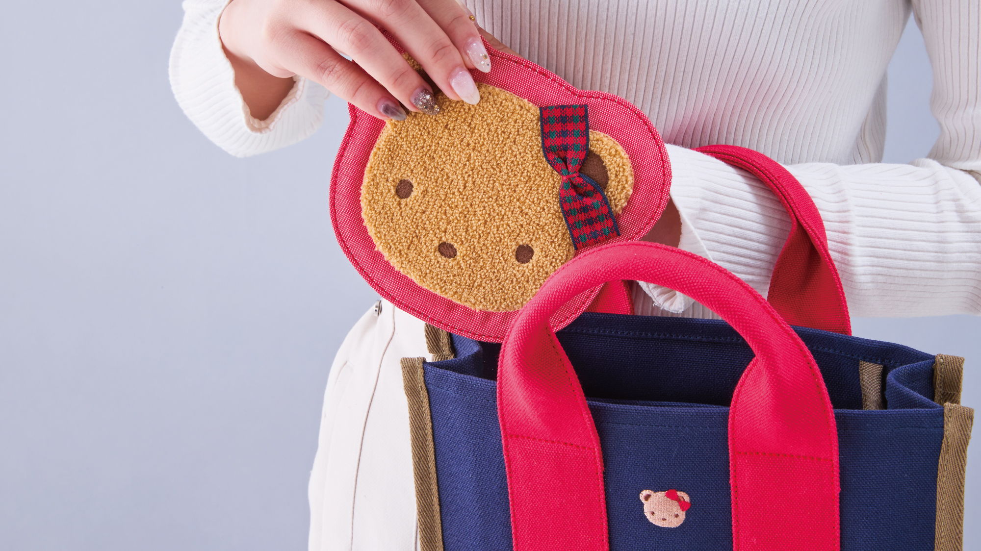 神戸・東京限定アイテムが東西異なるカラーで新登場！ | ファミリア