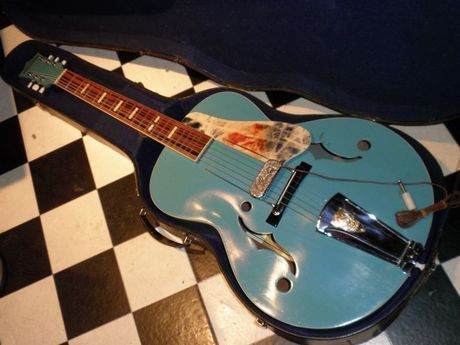 27 件の「ピックギター 日本製（mede in japan Archtop Guitars）」の