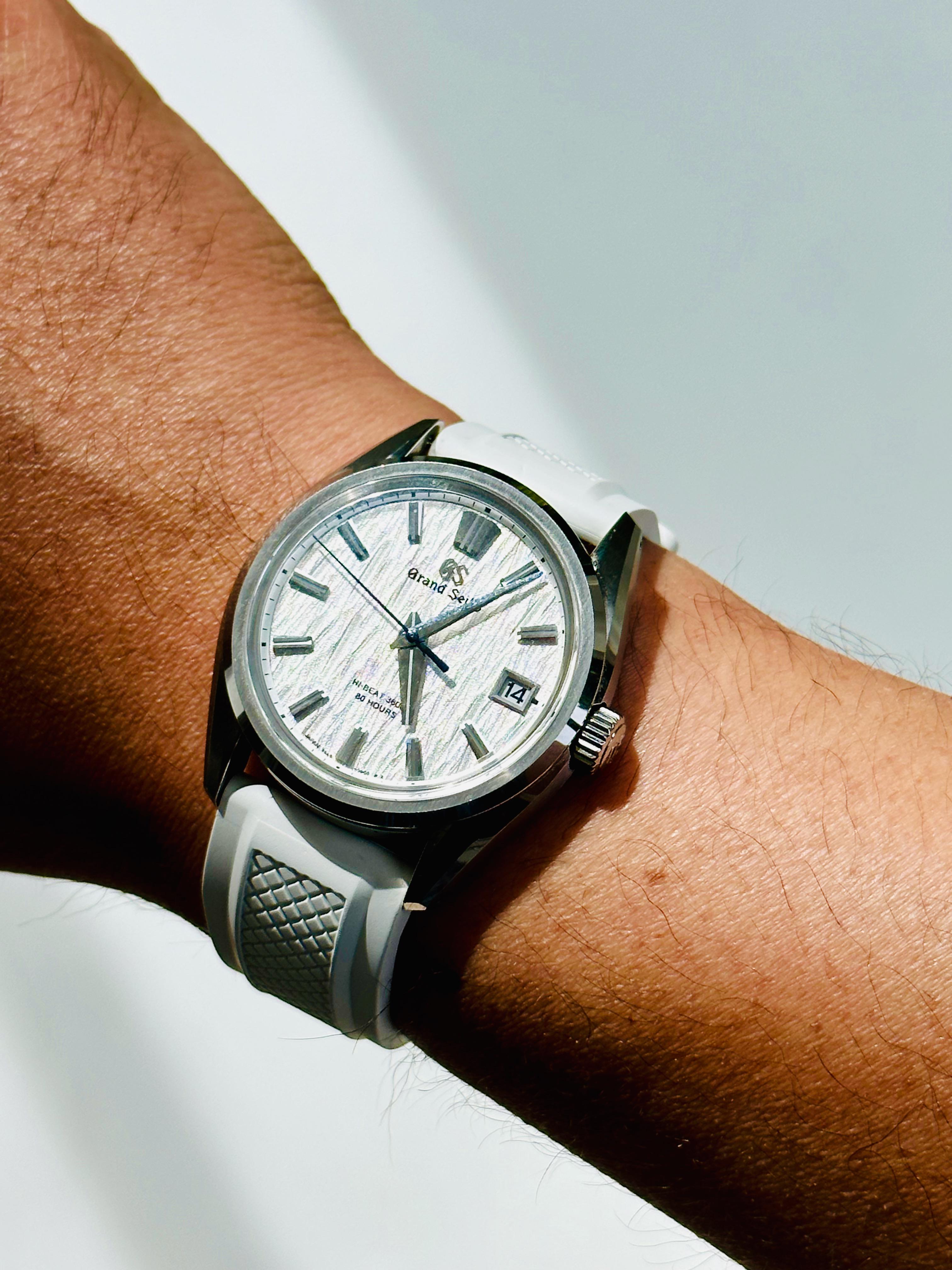 グランドセイコー] 白樺、白いラバーストラップはどうかな？ : r/Watches