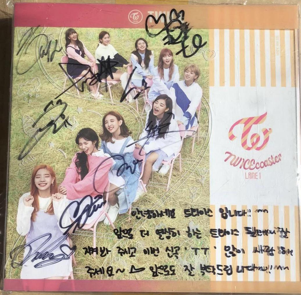 このサイン入りアルバムを2回買ったんだけど、サインが本物かどうか