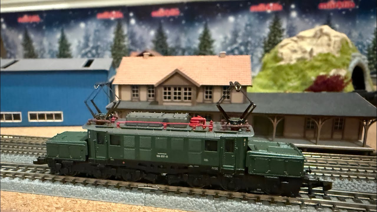 Marklin 81221 Cl 194 Crocodile 🐊 E-Locomotive Test Run at z.scale