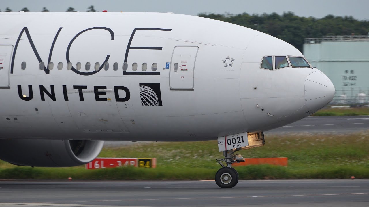 United Airlines Star Alliance Livery Boeing 777-200ER N76021